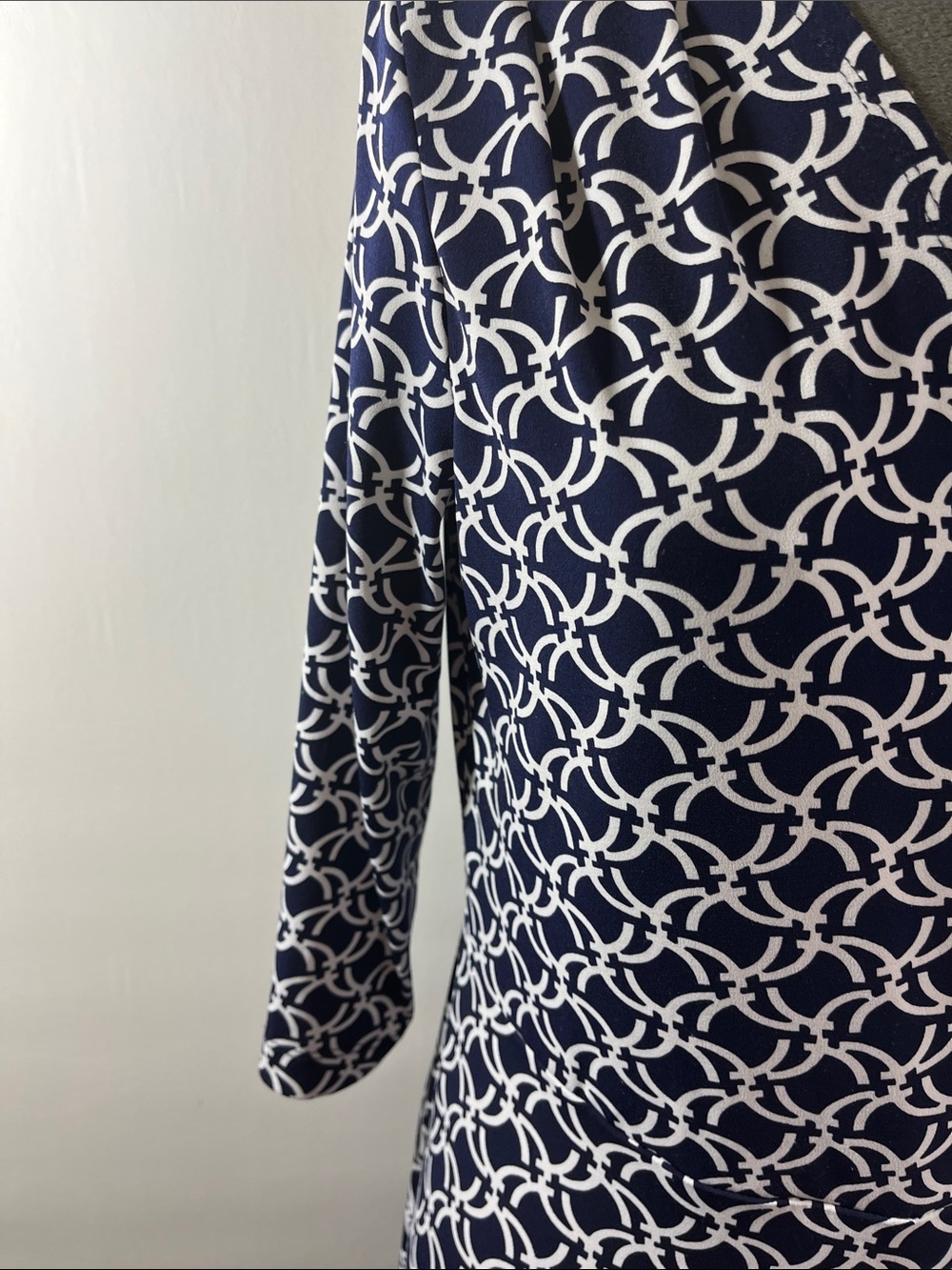 Scarlett Women Dress Navy & White Geometric V-Neck Midi Size 10. - Picture 3 of 9